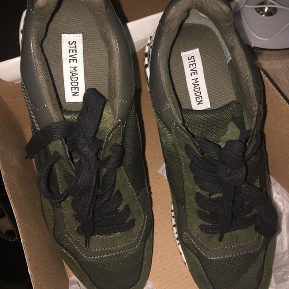 💚🖤 LIKE NEW Camo Cliff Platform Sneakers💚🖤by Steve Madden - Picture 3 of 6